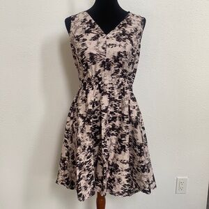 Fun floral cotton dress size M, stretchy w pockets
